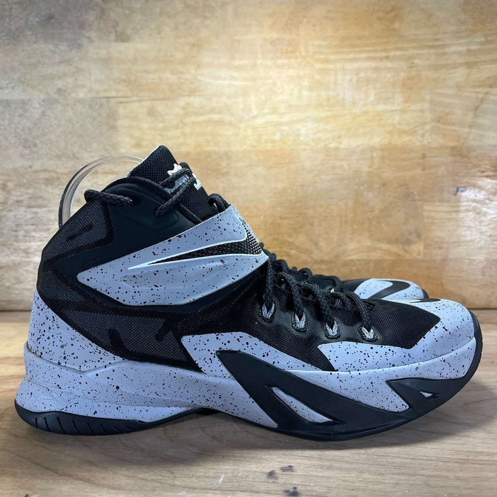 Nike Lebron Zoom Soldier 8 VIII Womens Size 10.5 Basketball Shoes 688579-001 - Picture 1 of 8